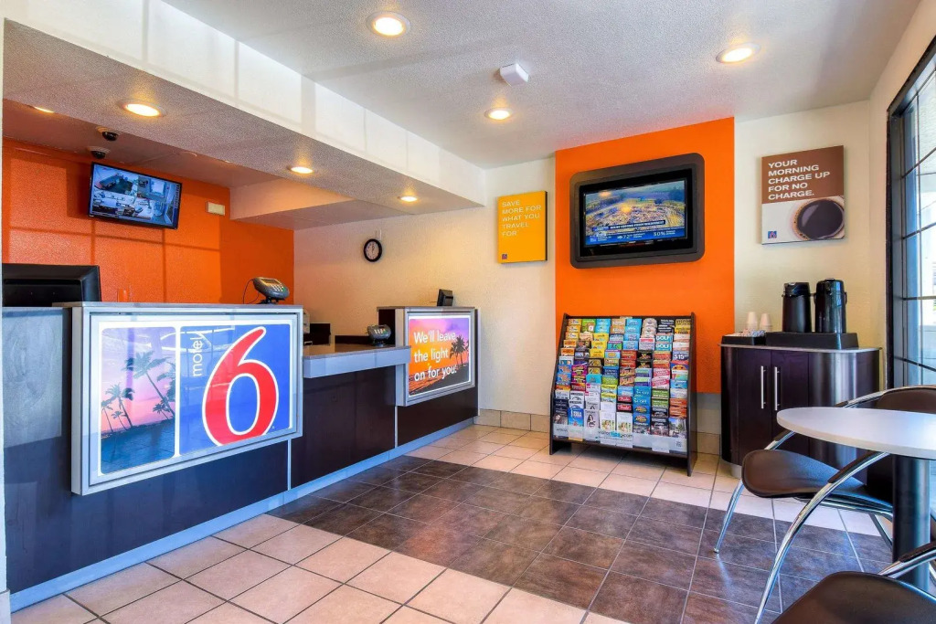 Motel 6-Pomona, CA - Los Angeles
