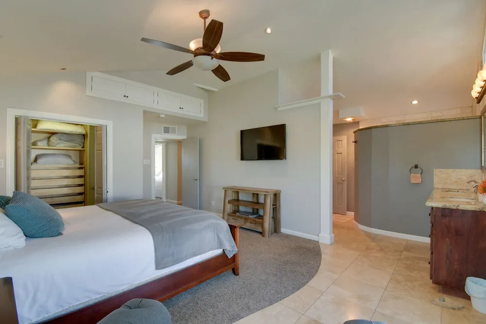 Tempe Home w/ Hot Tub Next to Papago Park