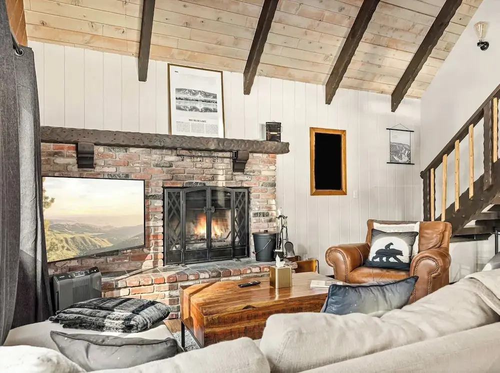 Backway Hideaway Close to the Village!