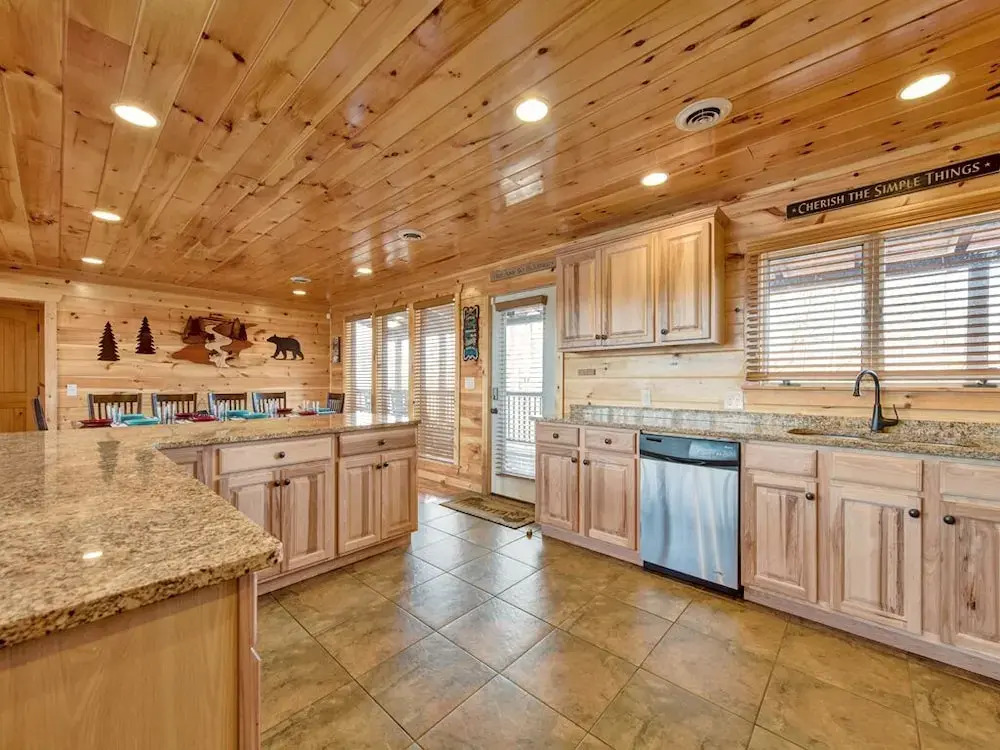 Parkside Lodge 6 Bedroom Home with Hot Tub