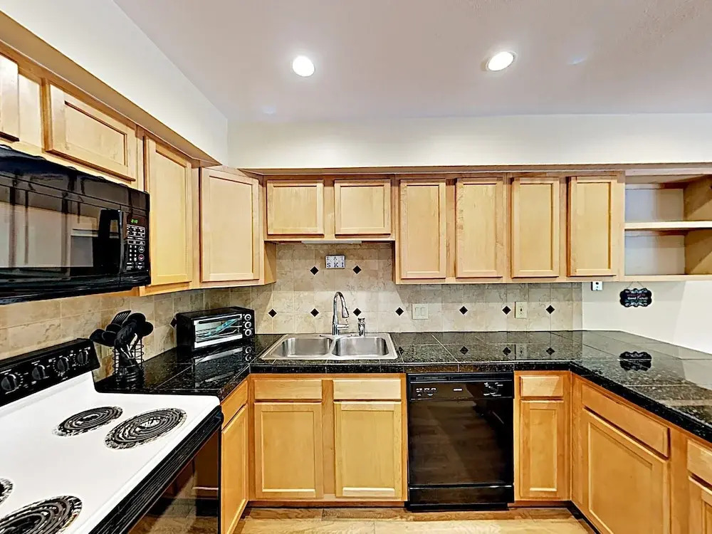 New Listing! Vail Valley Escape, Shuttle To Slopes 3 Bedroom Townhouse