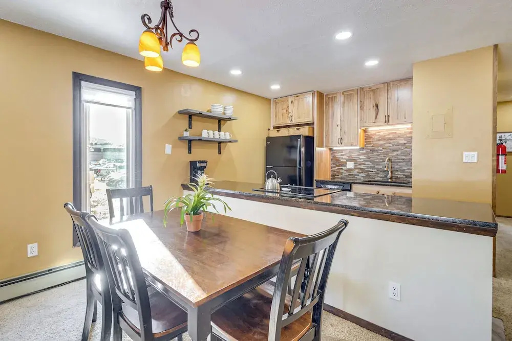 Cozy Condo: Steps to Free Winter Park Shuttle