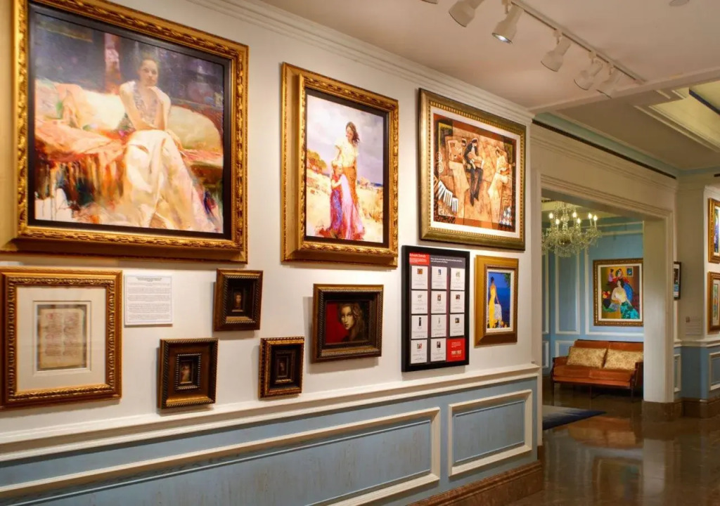The Henry, Autograph Collection