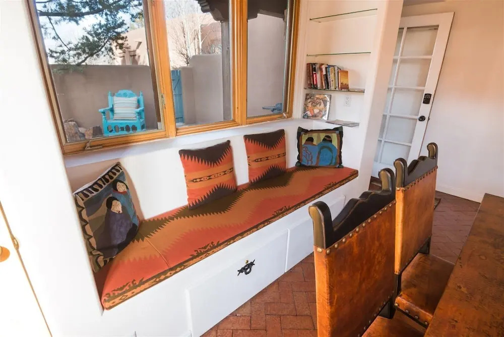 Serenidad - Delightful Vacation Home, Walk to The Plaza and Canyon Rd