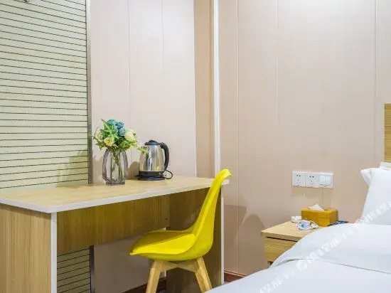 Huaju Hotel (Haining Haichang Road subway station store)