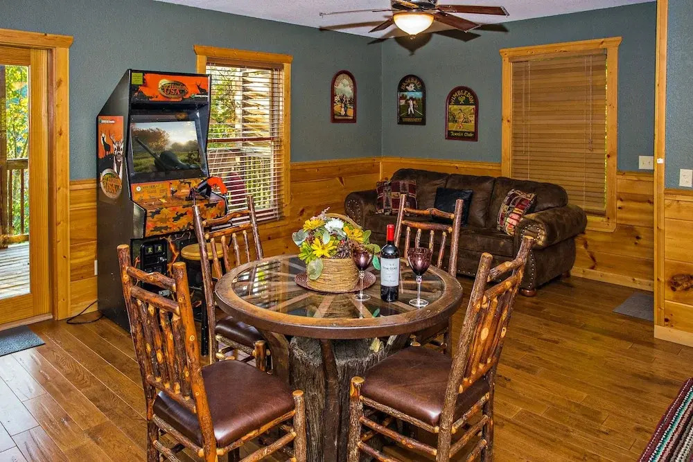 Majestic Forest - 3 Br cabin by RedAwning