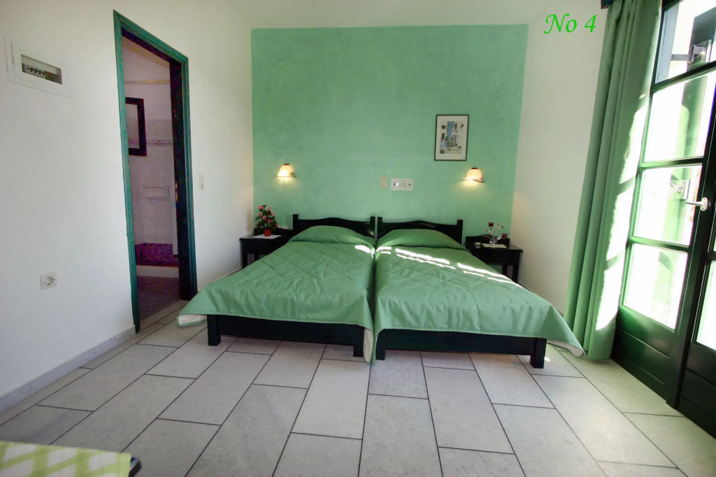 Studios Vrettos Beachside Hotel
