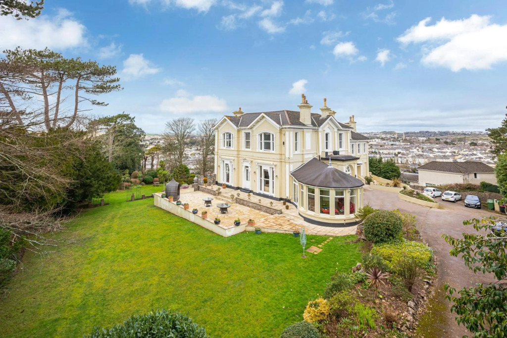 Stunning Apartment in Victorian Villa with Garden