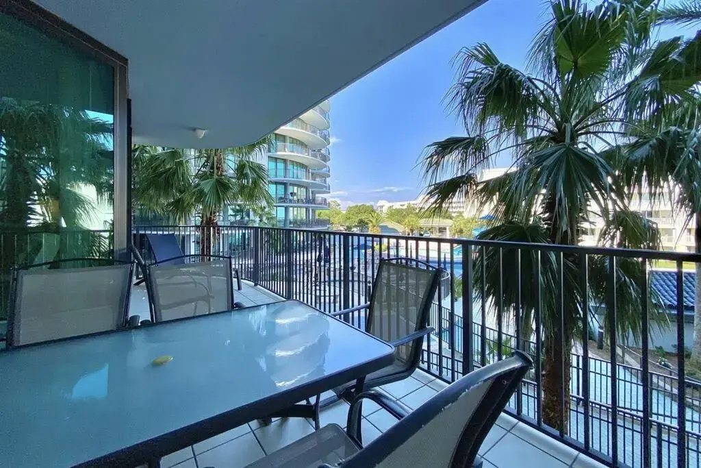 Phoenix on the Bay 2206- Elegant condo w/Lazy River Vortex Slide & Bay Views!