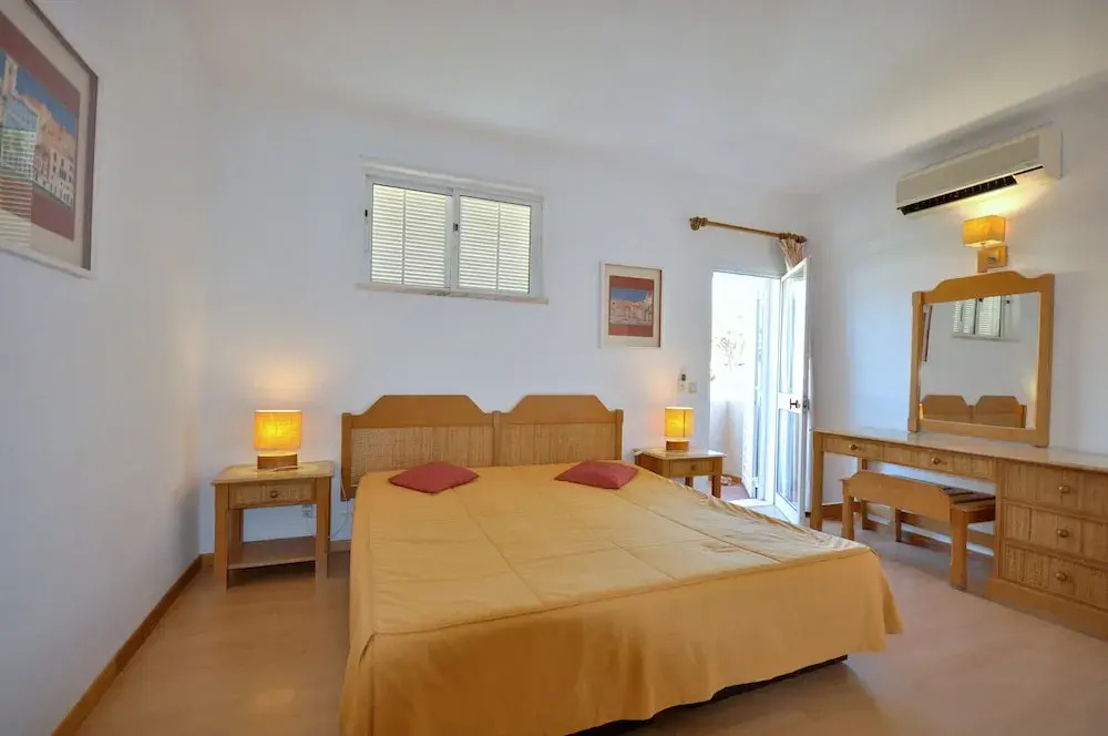 Stylish and well-equipped, private pool, close to amenities, free AC Wifi