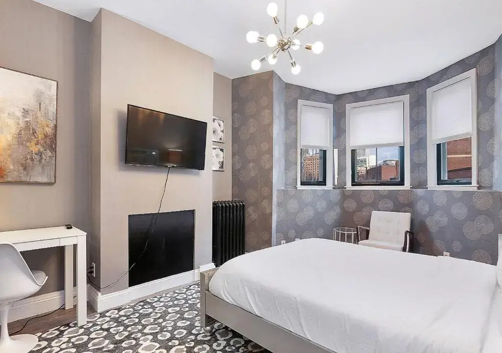 Suites At 143 Arlington Street