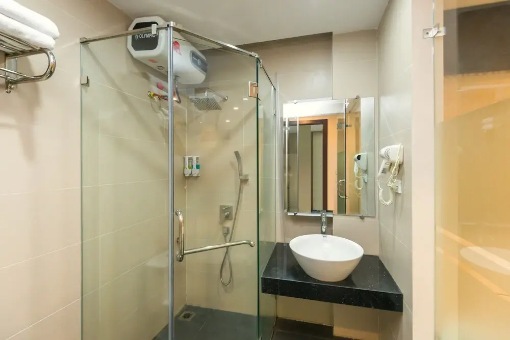 Thang Long Hotel by OYO Rooms