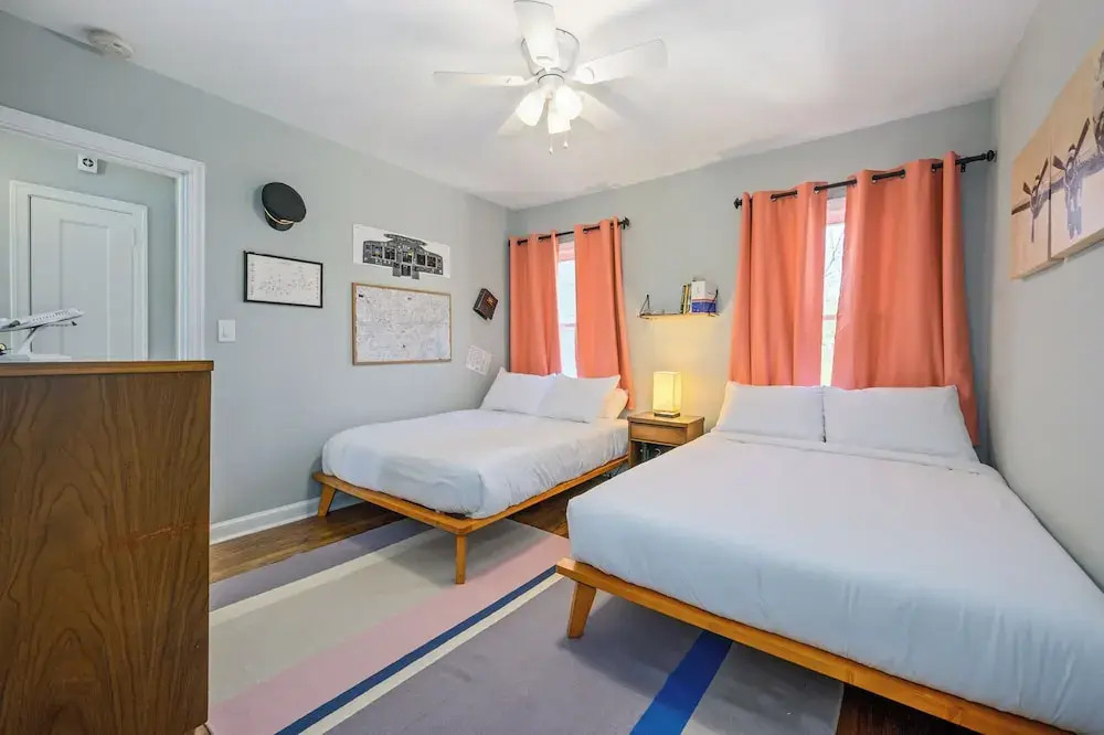Plan A Trip To Georgia Aquarium In This Comfy 3BR