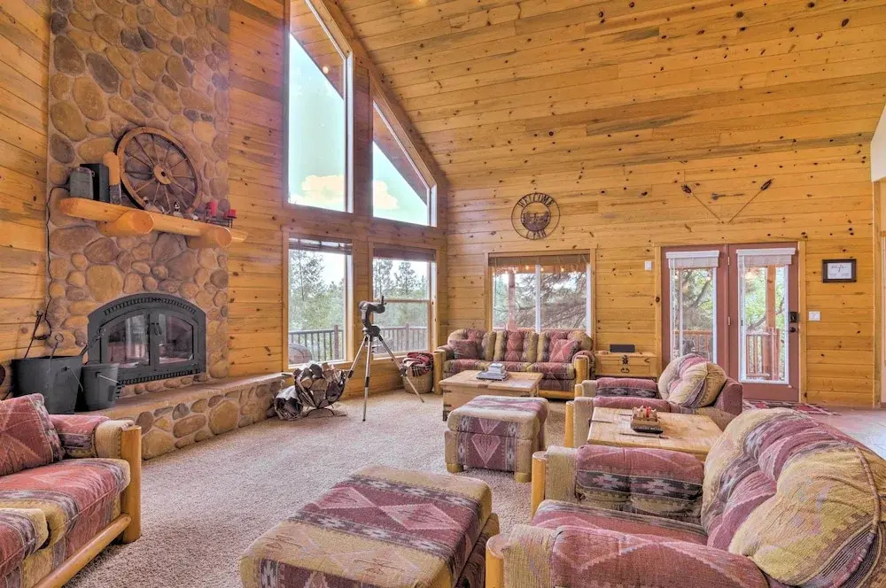 Gorgeous Alton Cabin w/ Deck + Mountain Views