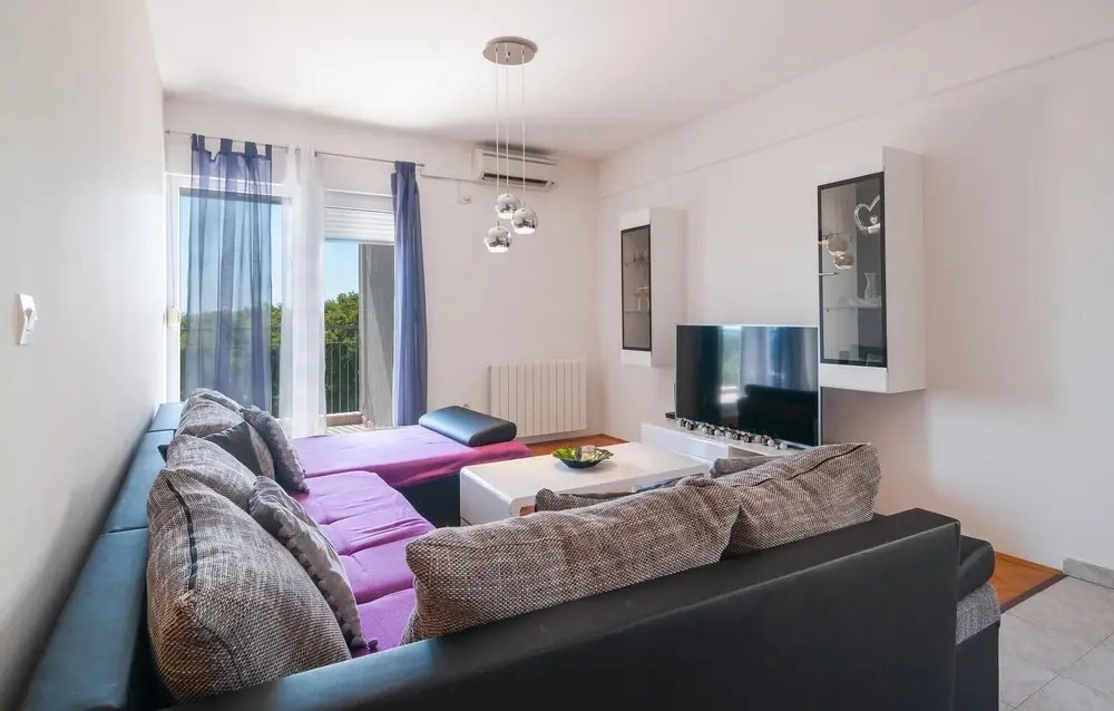 Nice Apartment in Split With 2 Bedrooms and Wifi