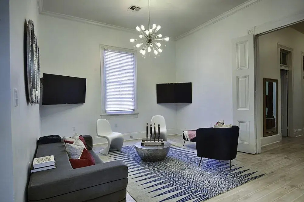 Best Location 7BR Next to FR Quarter! By YouRent