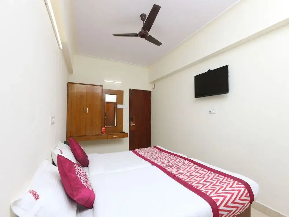 OYO 11433 Kishore Inn