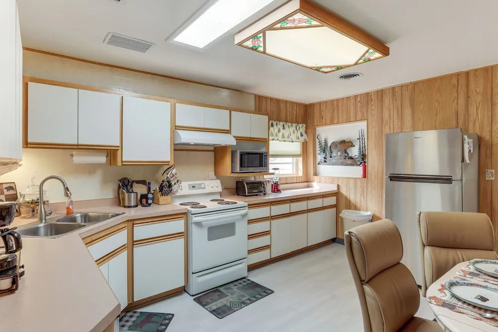 Near Route 66, Family Fun & Lakes! Williams Home