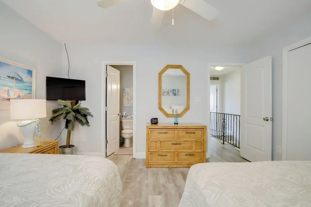 Harbor-view Balcony, Walk to Beach: Ocean City Gem