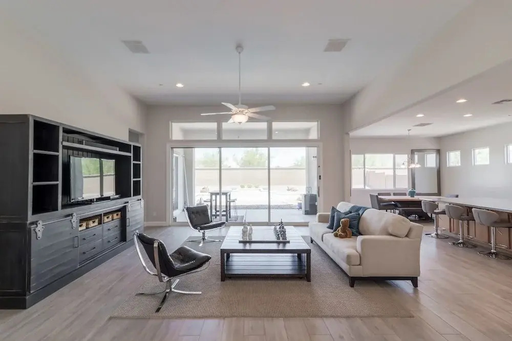 3 Bedroom Home with Outdoor Pool