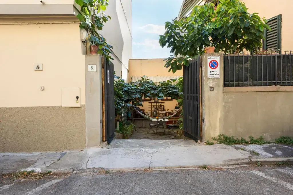 Charming Getaway in Florence.. European University