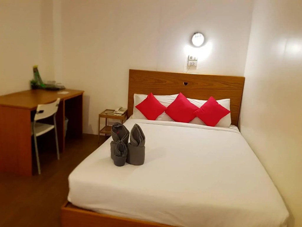 I Room Hotel