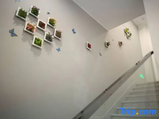 Orange Red Hotel (Ningbo Zhejiang University Software College Store)