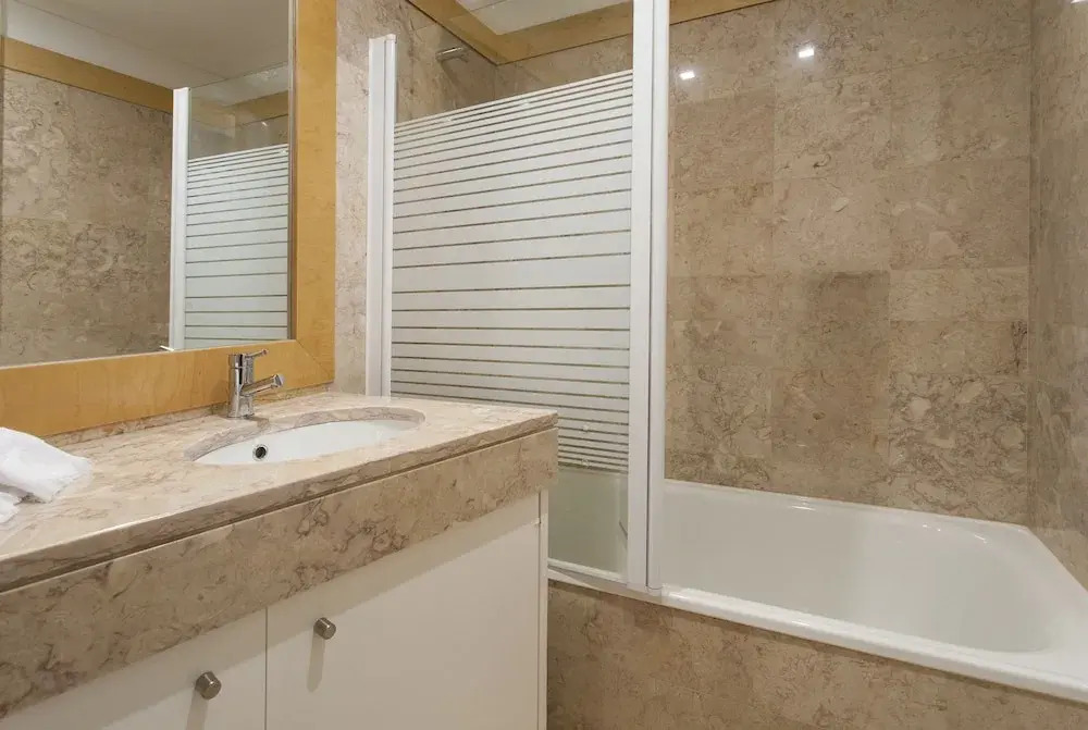 JOIVY Spacious 3BR home w/balcony in Baixa, nearby Lisbon Cathedral