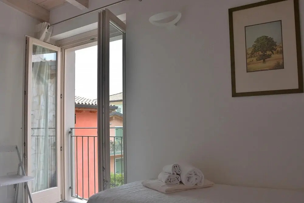 Residence Alle Torri - 4 Sleeps Apartment in Residence With Pool in Albisano di Torri del Benaco
