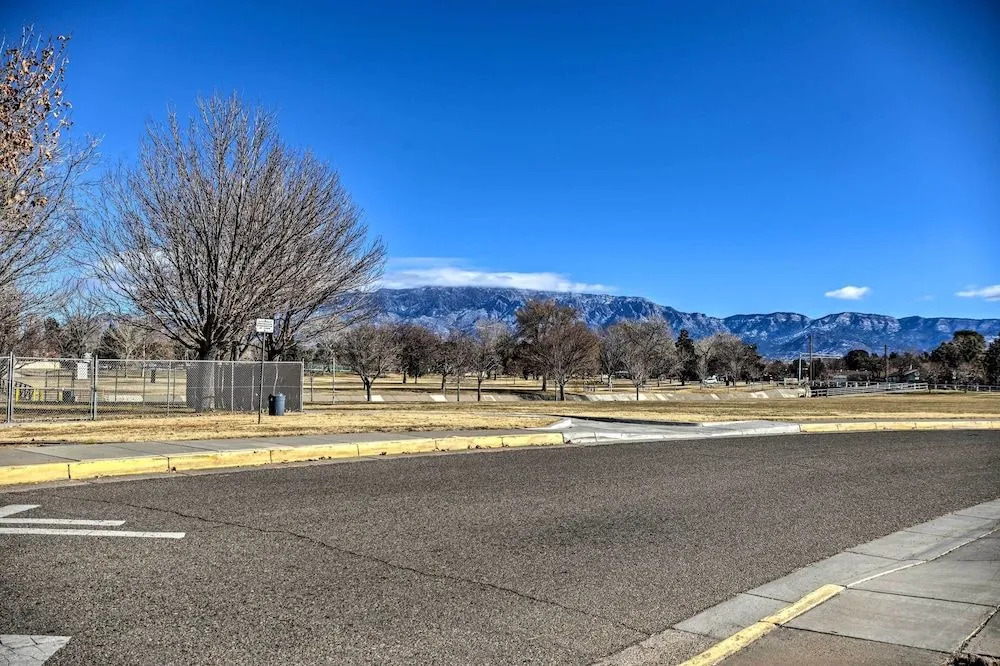 Vibrant ABQ Adobe Den: Mtn Views, Walk to Park!