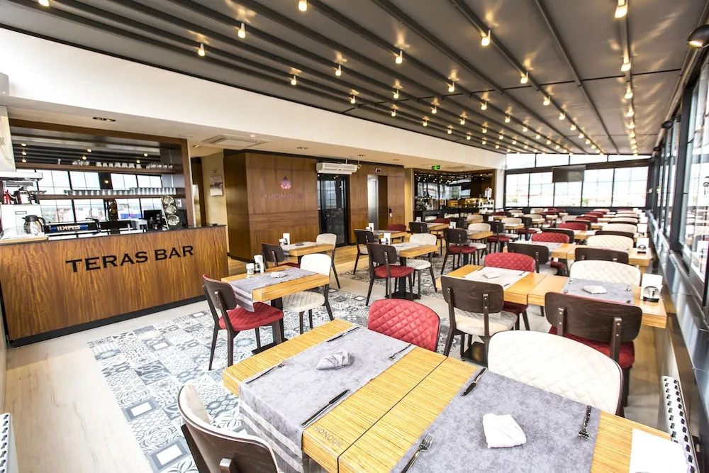 Honour Hotel
