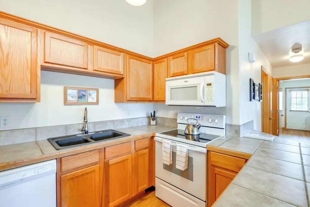 Condo w/ Mtn View < 1 Mi to Steamboat Resort!