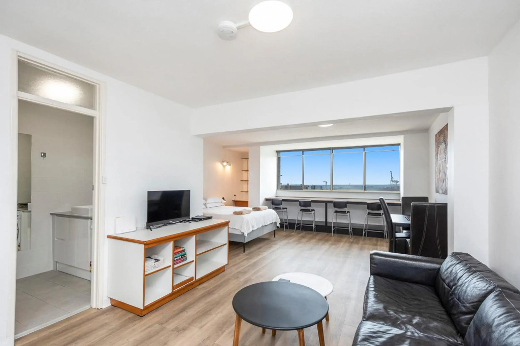 Apartment 201 - Fremantle studio apartment with ocean and harbour views