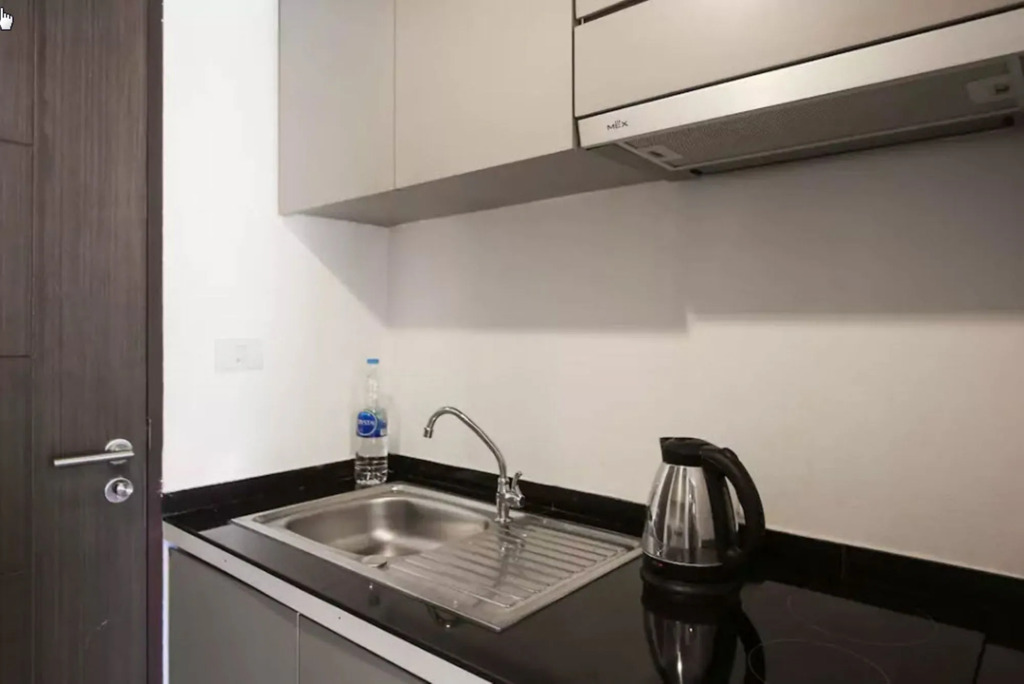 Condo Studio B at Replay E305