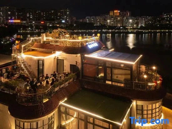 Xiangheping Lakeview Homestay