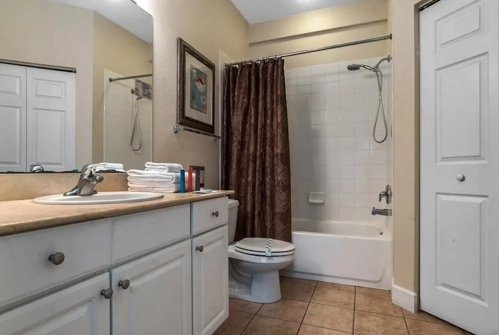 Amazing 4 Bedrooms Townhome 2402