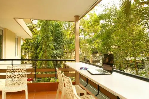 Locul Uptown - Near Bangalore Palace Grounds