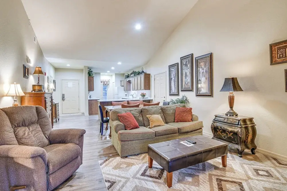 Branson Condo: Private Balcony, 1 Mi to Strip!