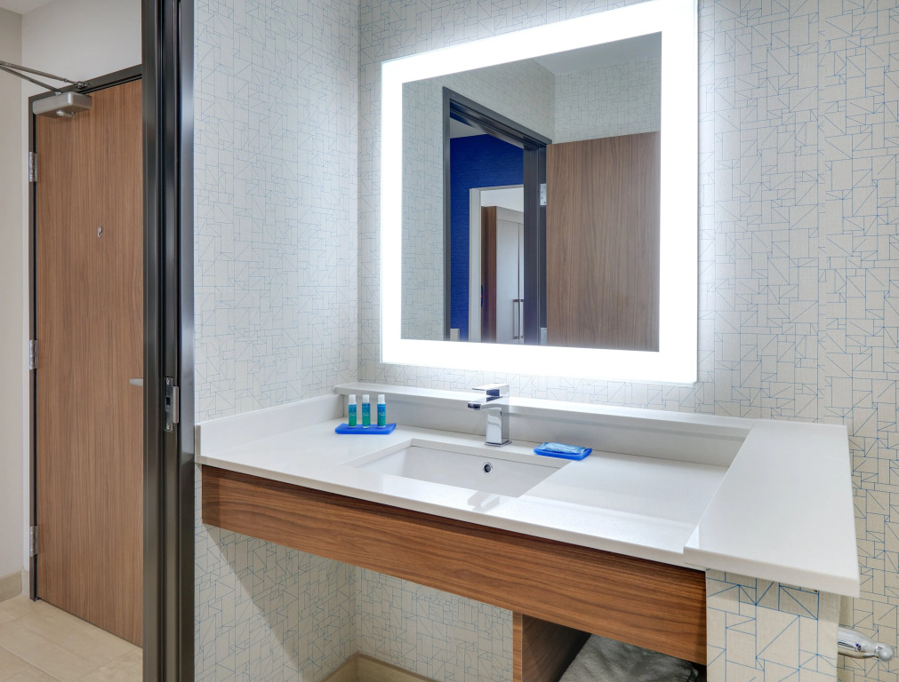 Holiday Inn Express & Suites DALLAS PARK CENTRAL NORTHEAST by IHG