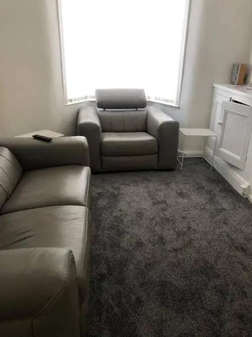 Modern 2 bed sleep 5 close to Anfield Stadium