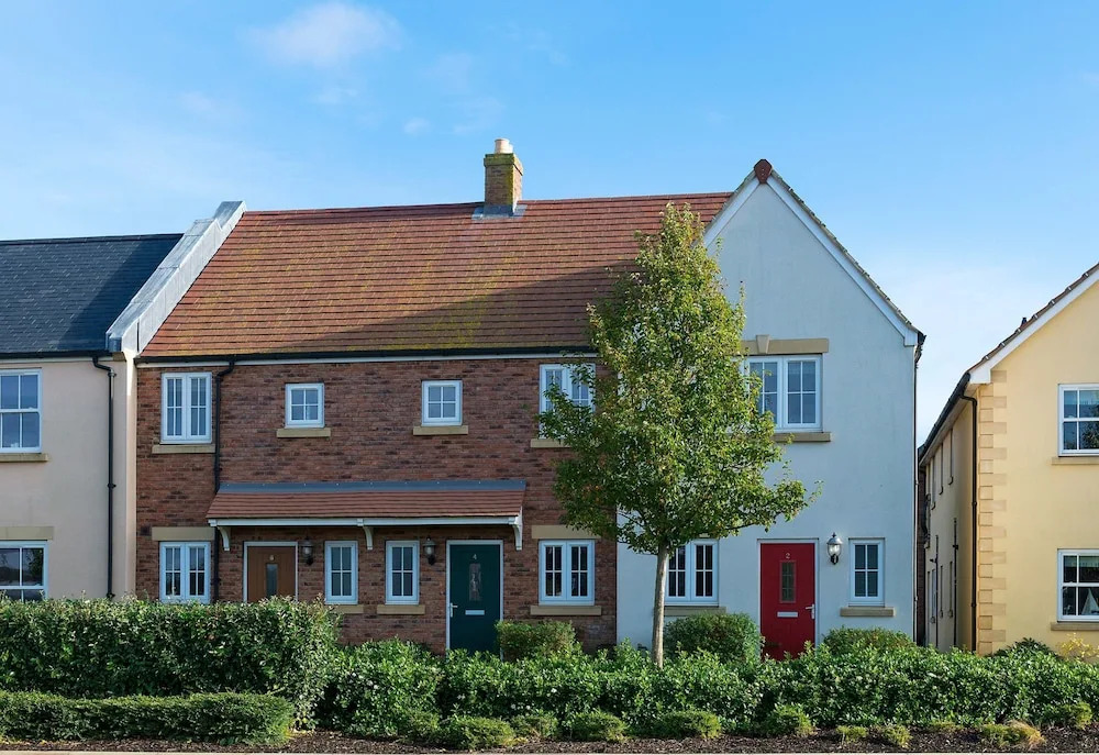 Puffin Lodge - Part of the The Bay Filey Holiday Village with pool, gym and direct beach access, pub, restaurant, tennis and meadows walks