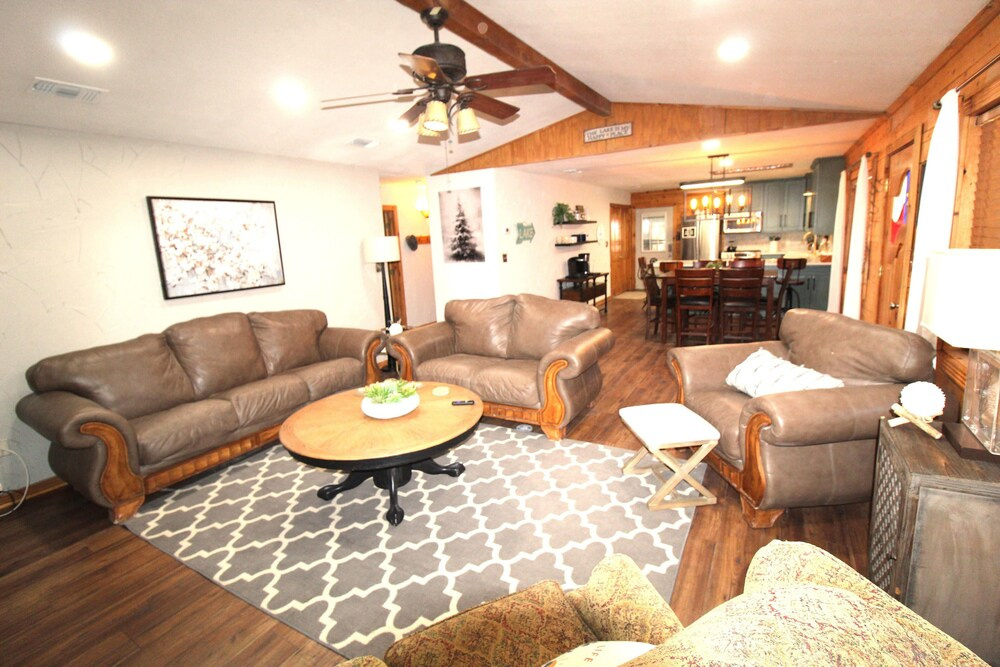 Granbury Home w/ Waterfront Deck: 5 Mi to Downtown