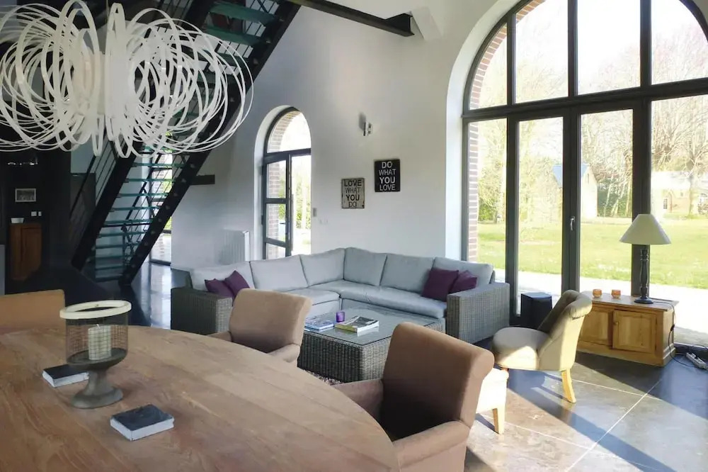 Architectural Villa Near the Coast, Sainte-colombe