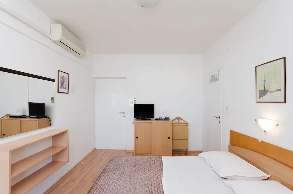 Apartments Near the sea Barbat