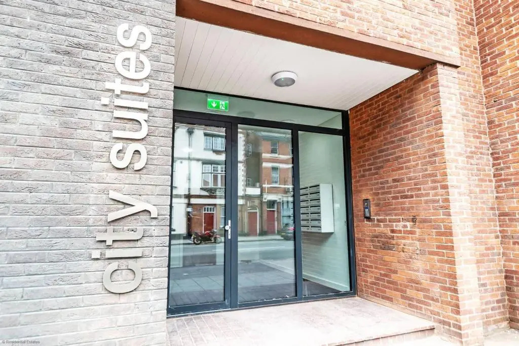 Luxury 1 Bed apartment in City Centre with parking