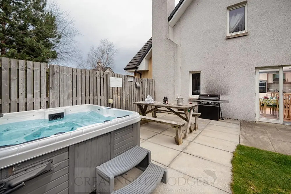 Cairn Lodge