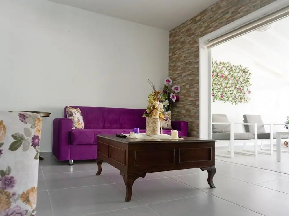 Sonia's Angel House- 300 Meters From the Beach, Newly Renovate Central Apartment
