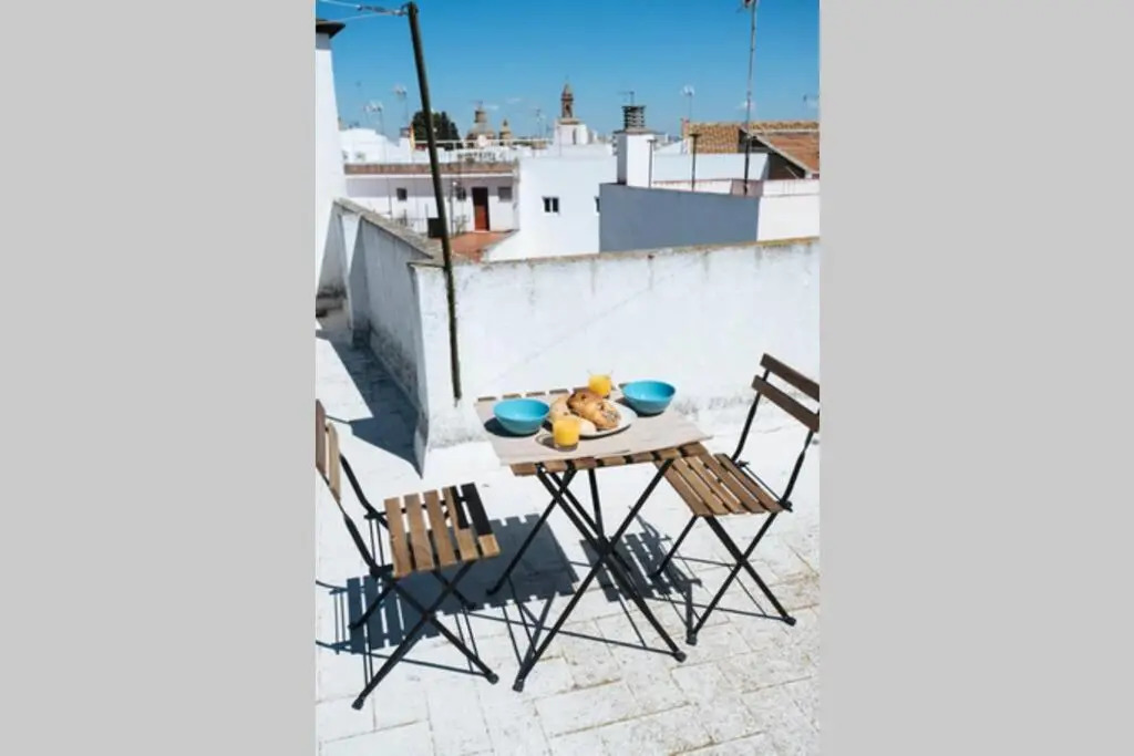 Hostly Sol 2bdr flat with patio in Seville center