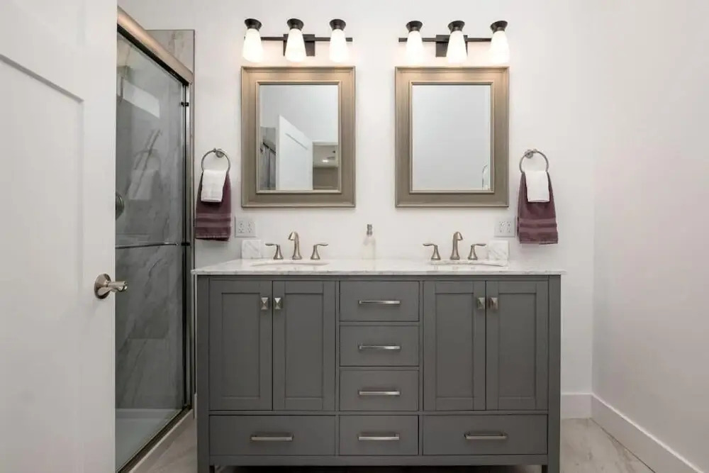 Walkable Downtown 5BR - Hot Tub and Resort Access