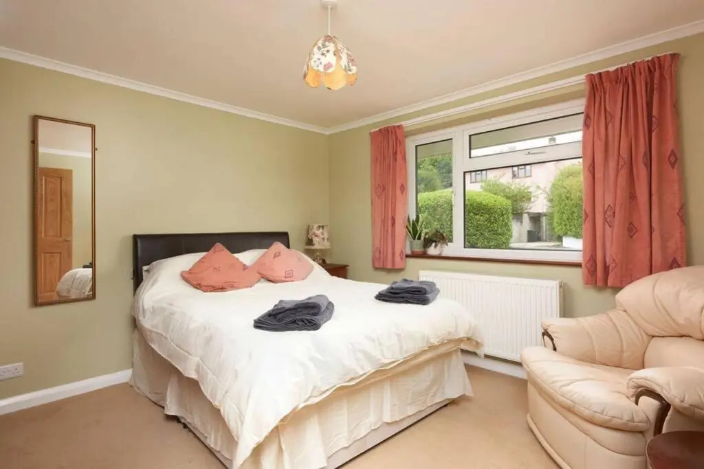 Spacious countryside 4 bedroom bungalow